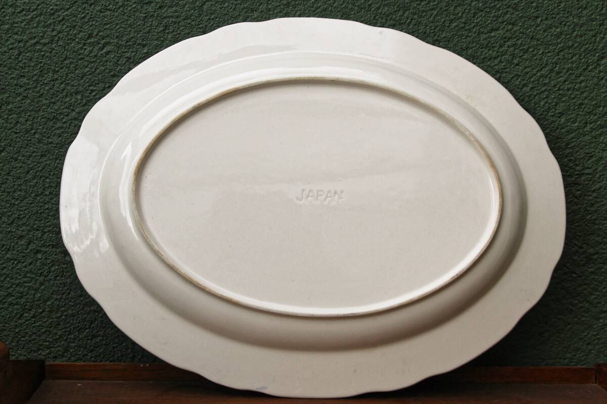 Pair of Japanese ceramic dishes