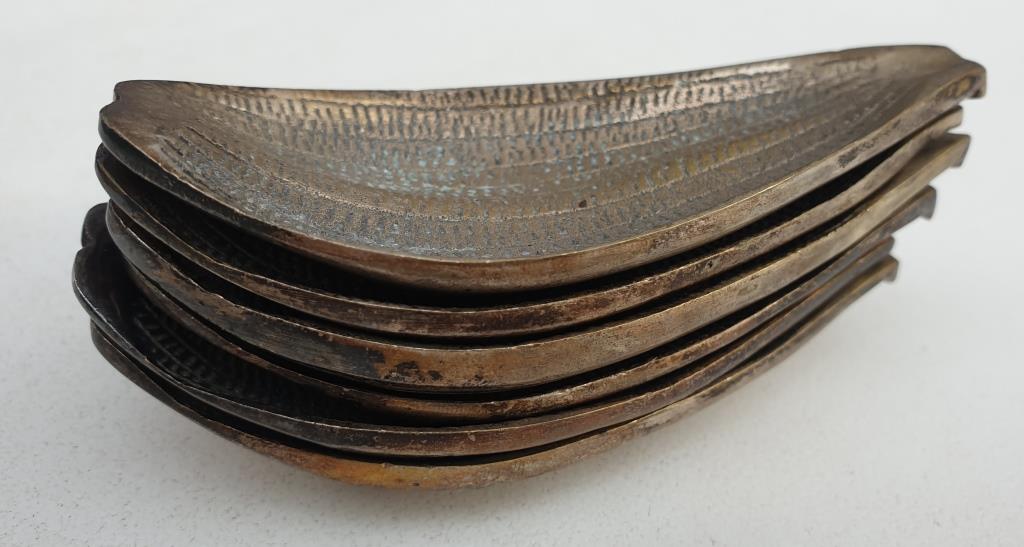 Set of 6 petals brass display