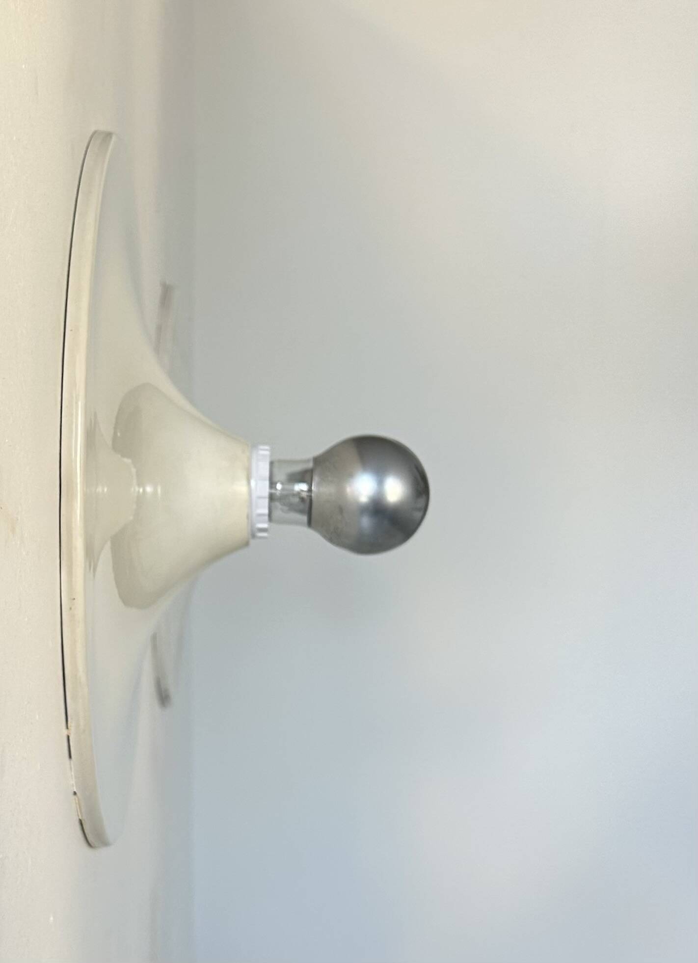Pair of vintage wall lights, white lacquered metal, Italy 1970.