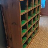 Workshop cabinet with compartments