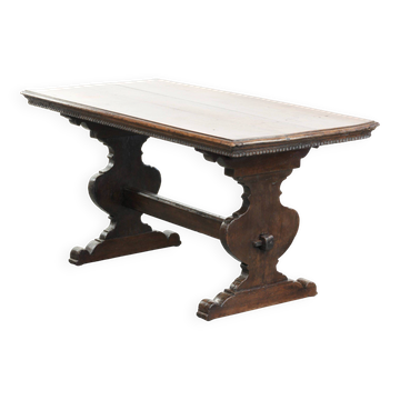 Authentic Italian dining table from the 16th century made of walnut