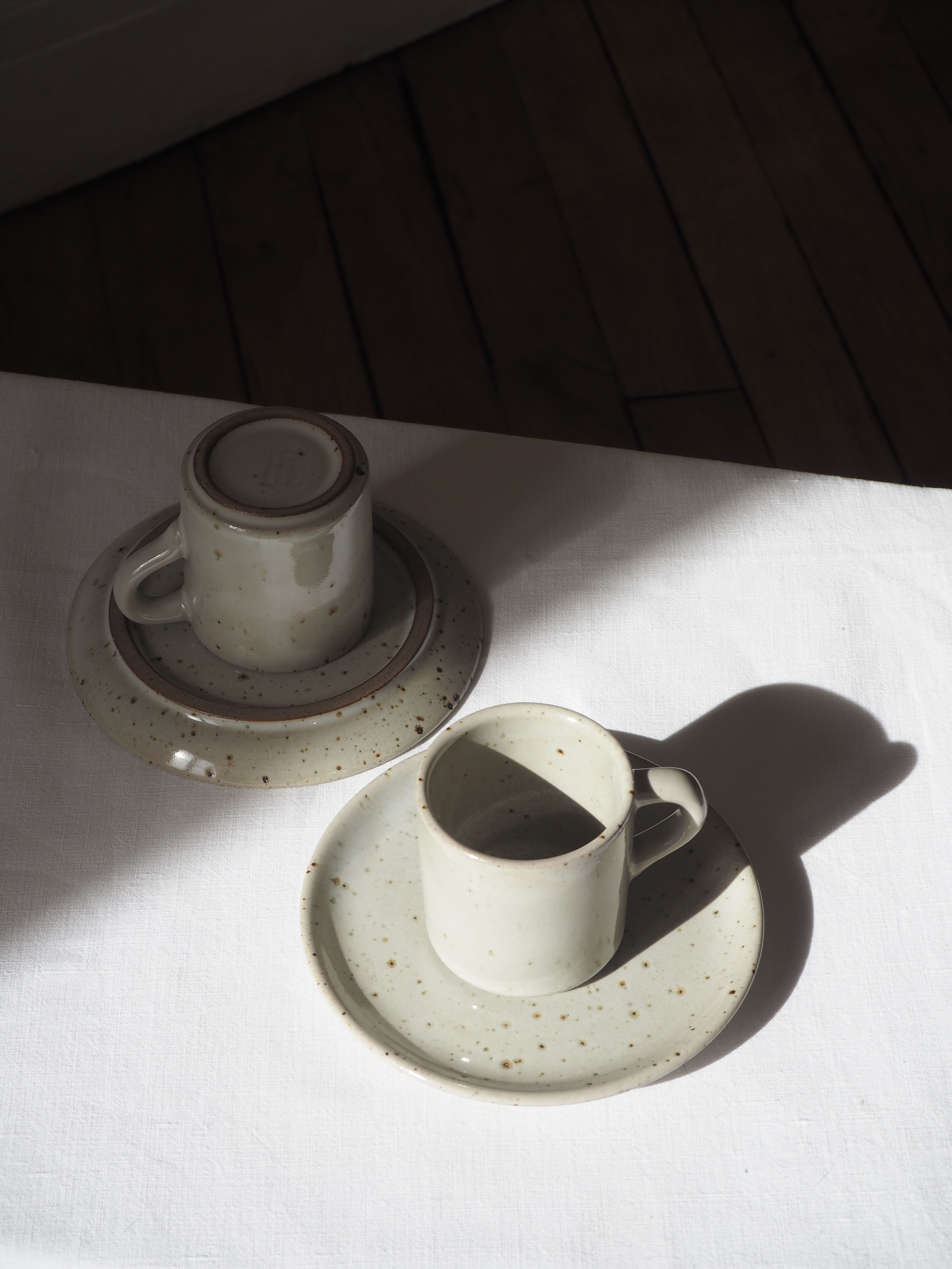 Set de 5 tasses à café en grès du Marais avec soucoupes