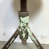 Tabouret pivotant industriel en fer vert, années 1960