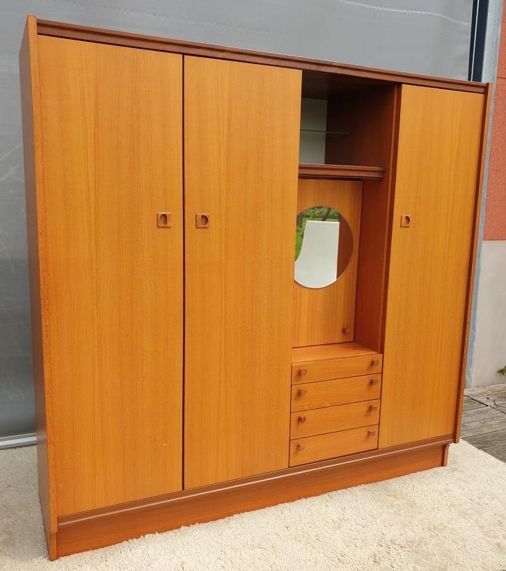 Scandinavian dressing cabinet with round mirror