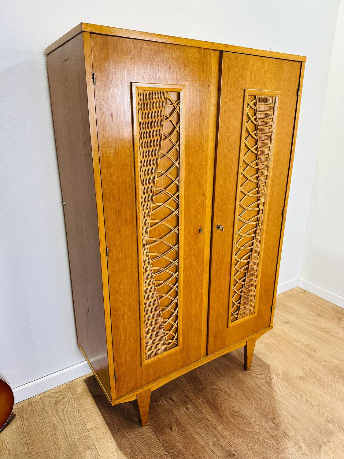 Armoire vintage