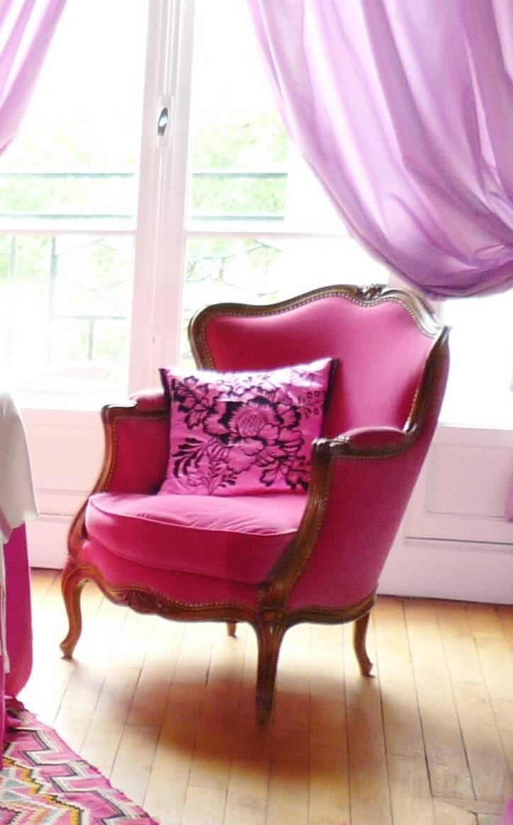 Louis XV style bergère, in pink velvet