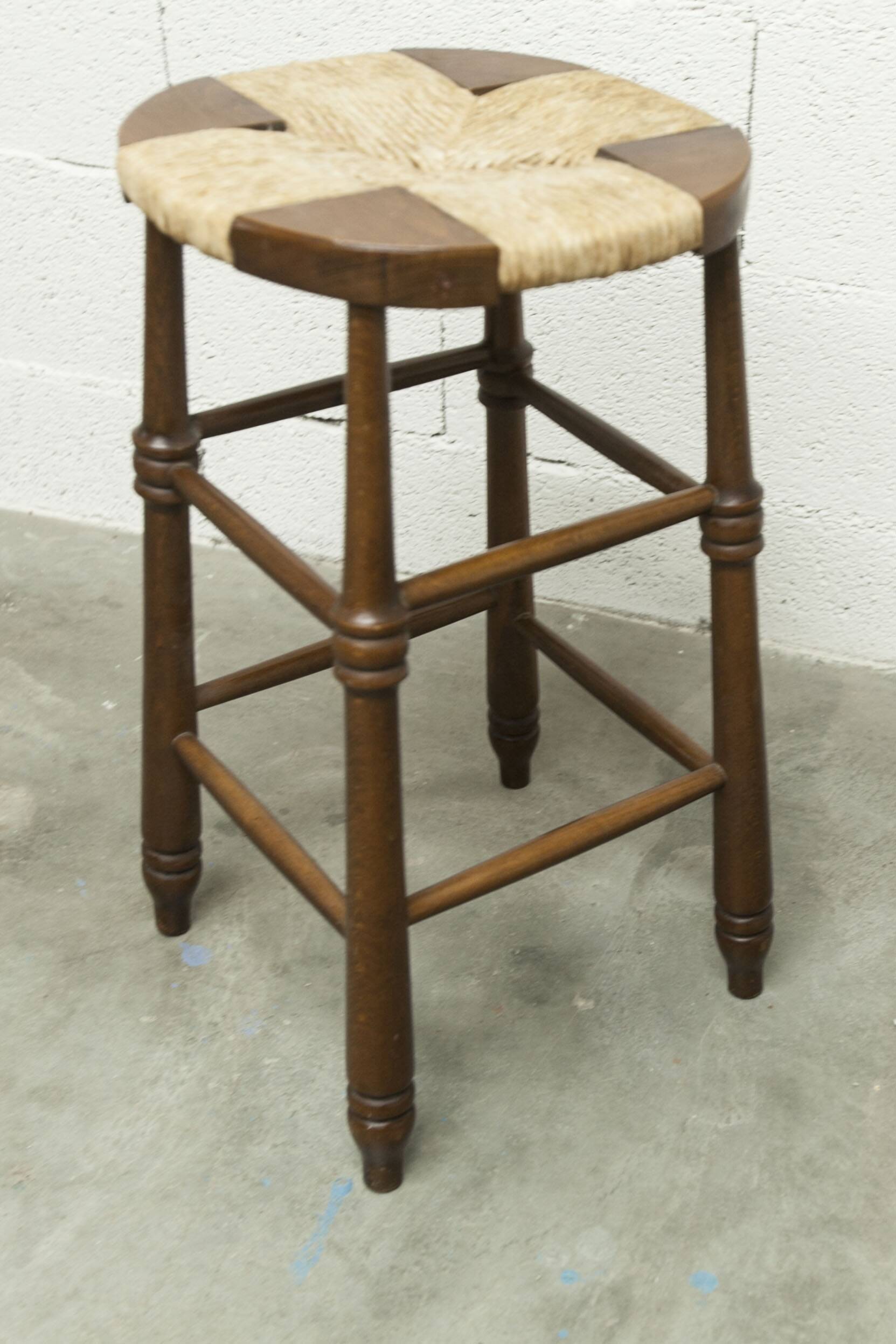 Tabouret brutaliste bois et paille 1960 59cm