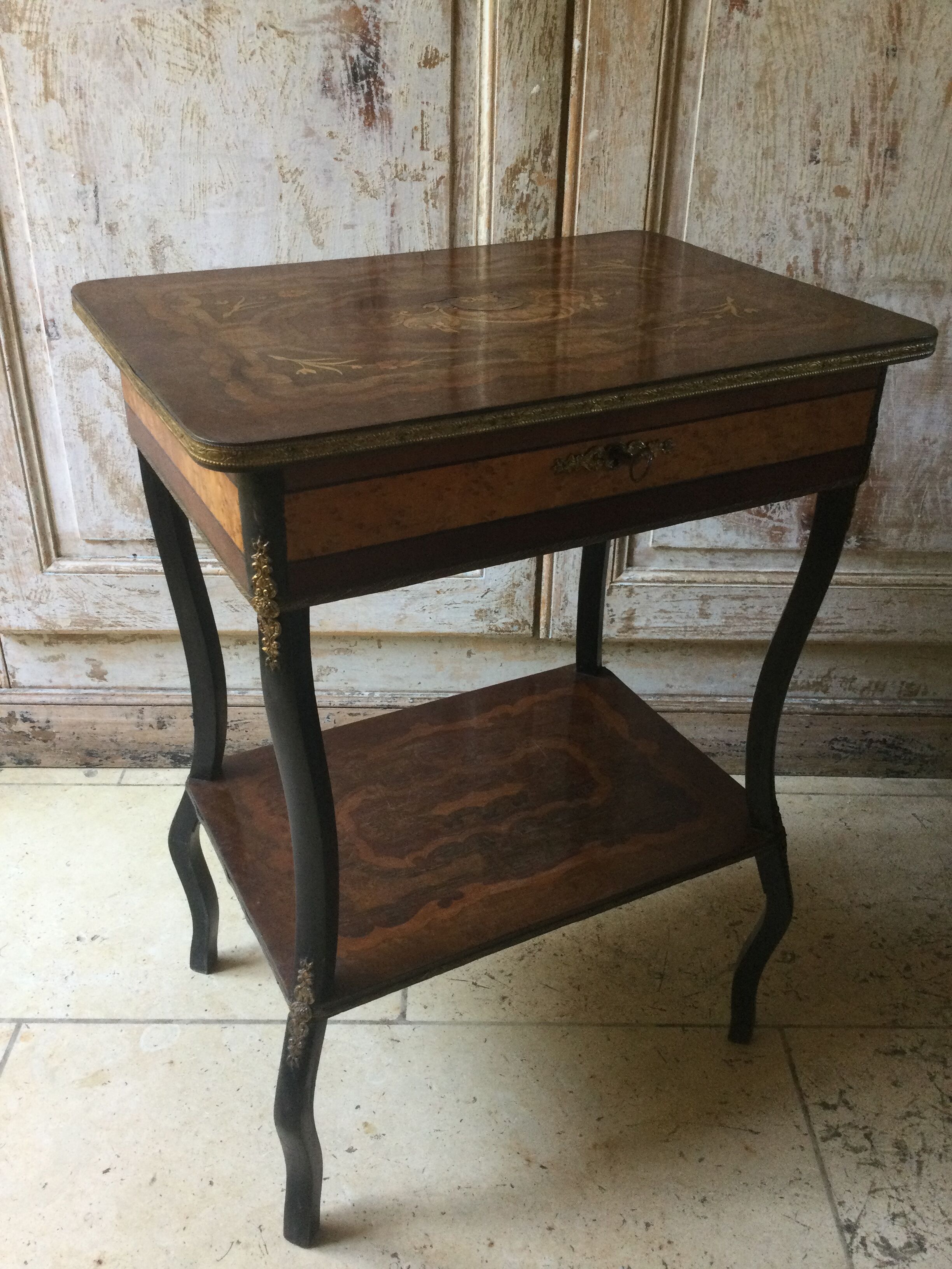 Old inadvertent dressing table