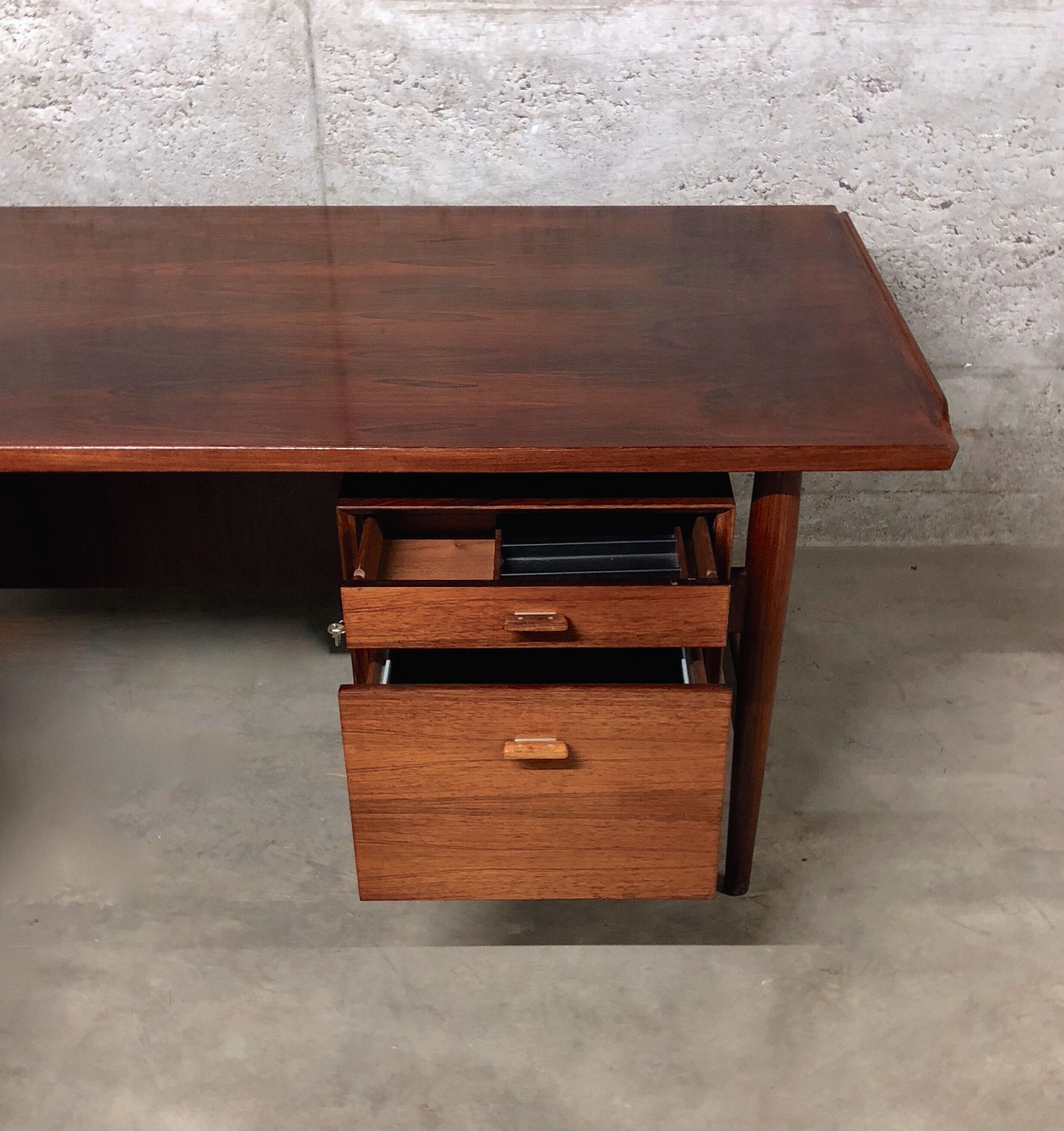 Executive desk in rosewood by Arne Vodder for Sibast Møbler