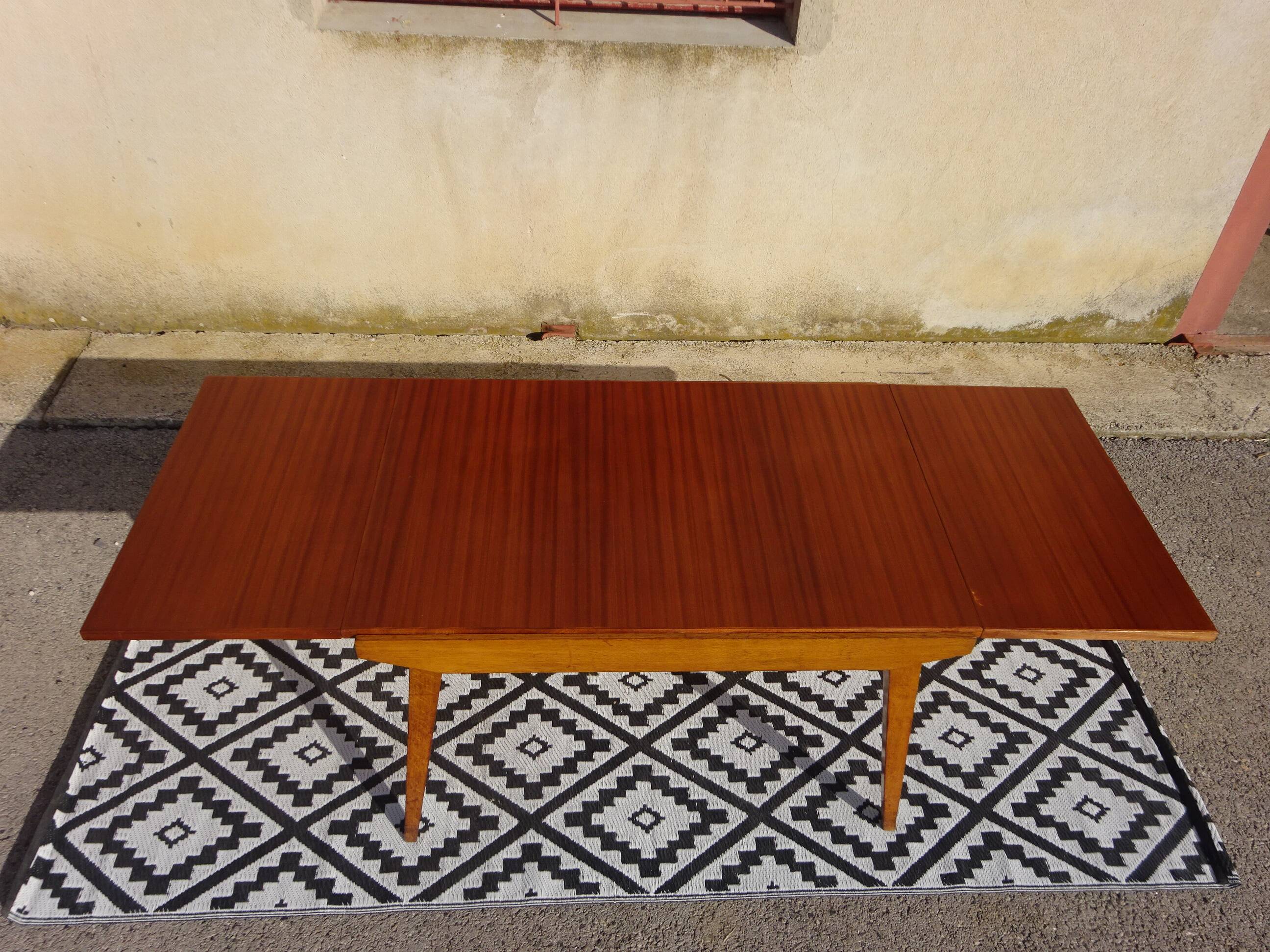 Table vintage en bois avec pieds compas