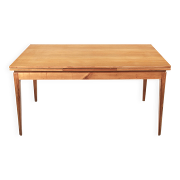 Extendable dining table in light mahogany for 6/8 people.