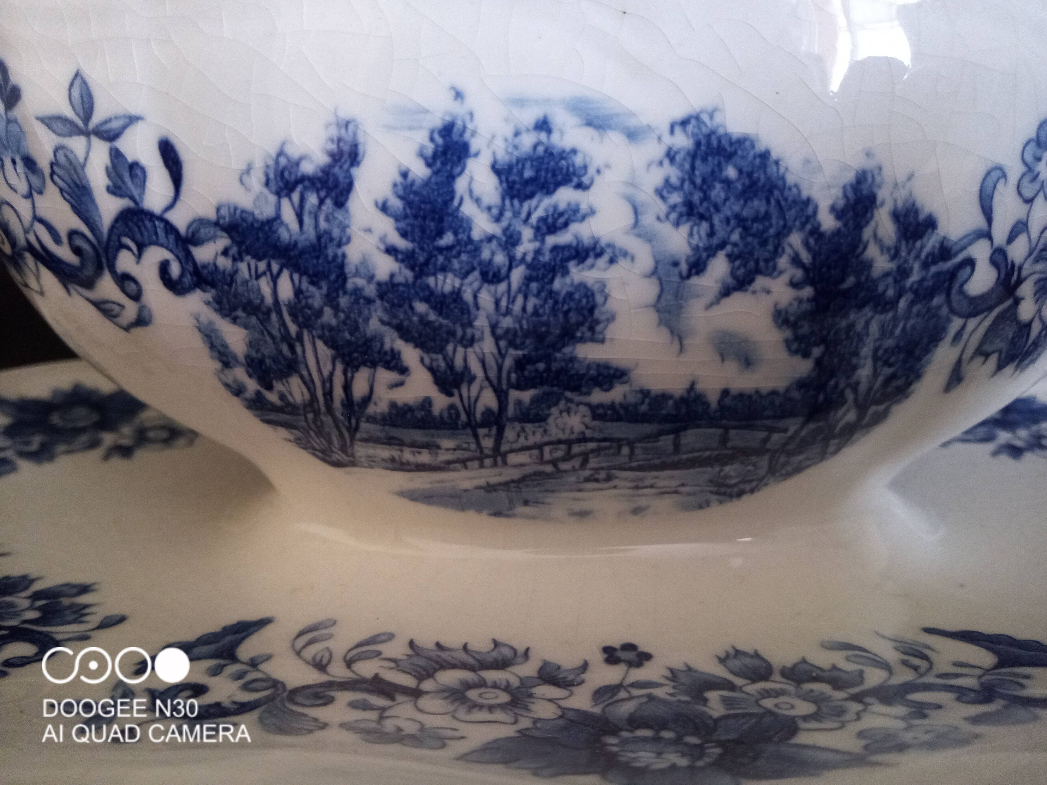 Set of a gravy boat and 2 Sarreguemines ceramic ravines, Derby model