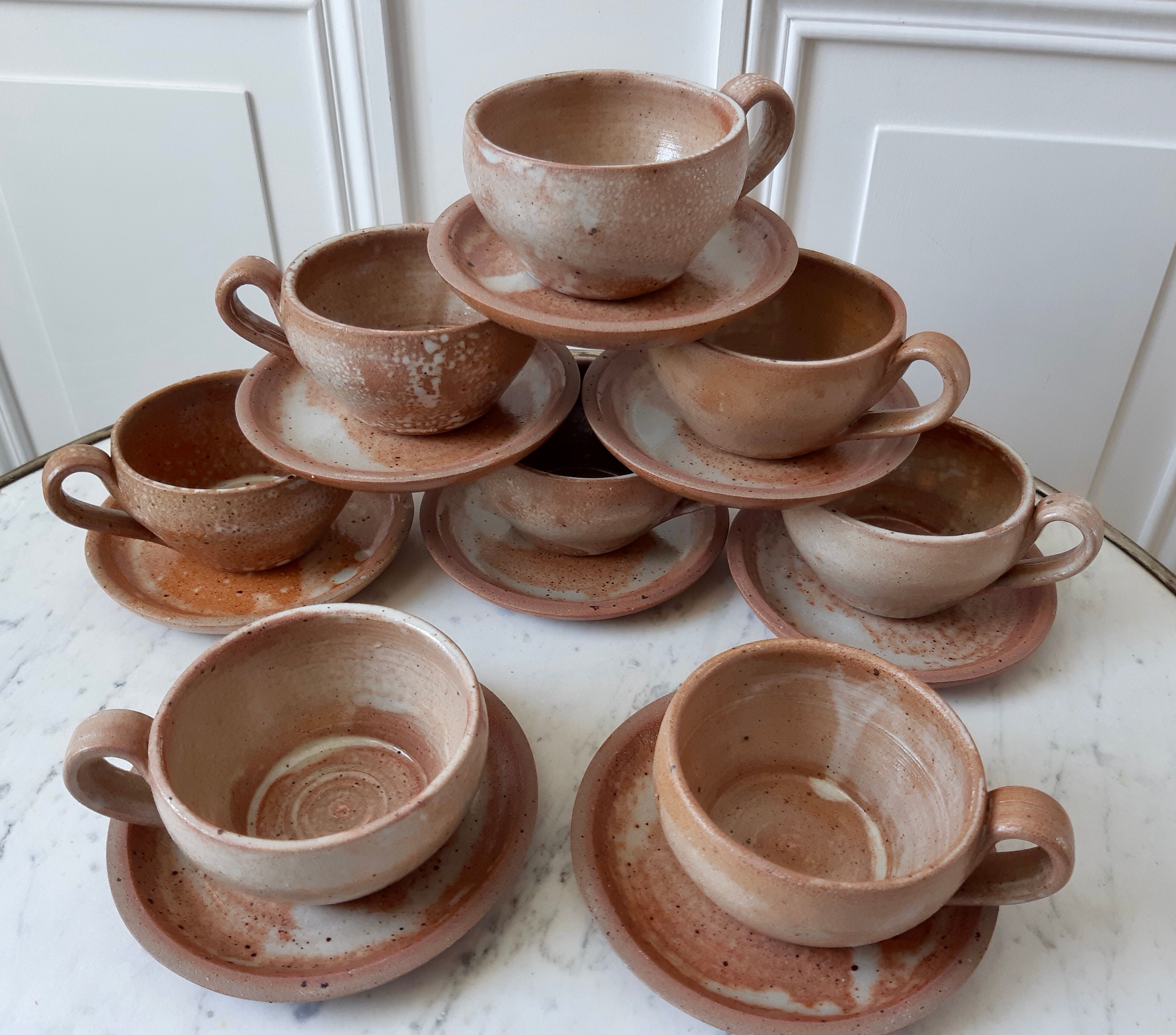 Set of 8 cups in sandstone and its 8 under cups