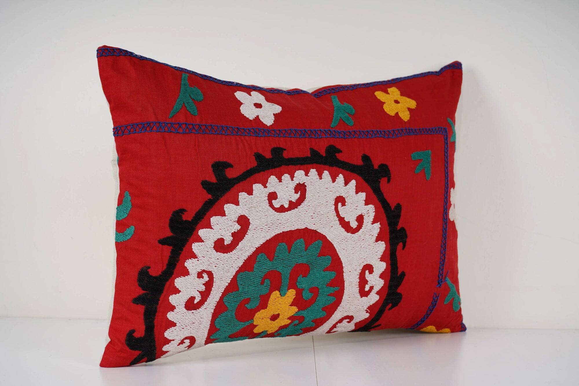 Vintage embroidered cushion cover 41x61 cm