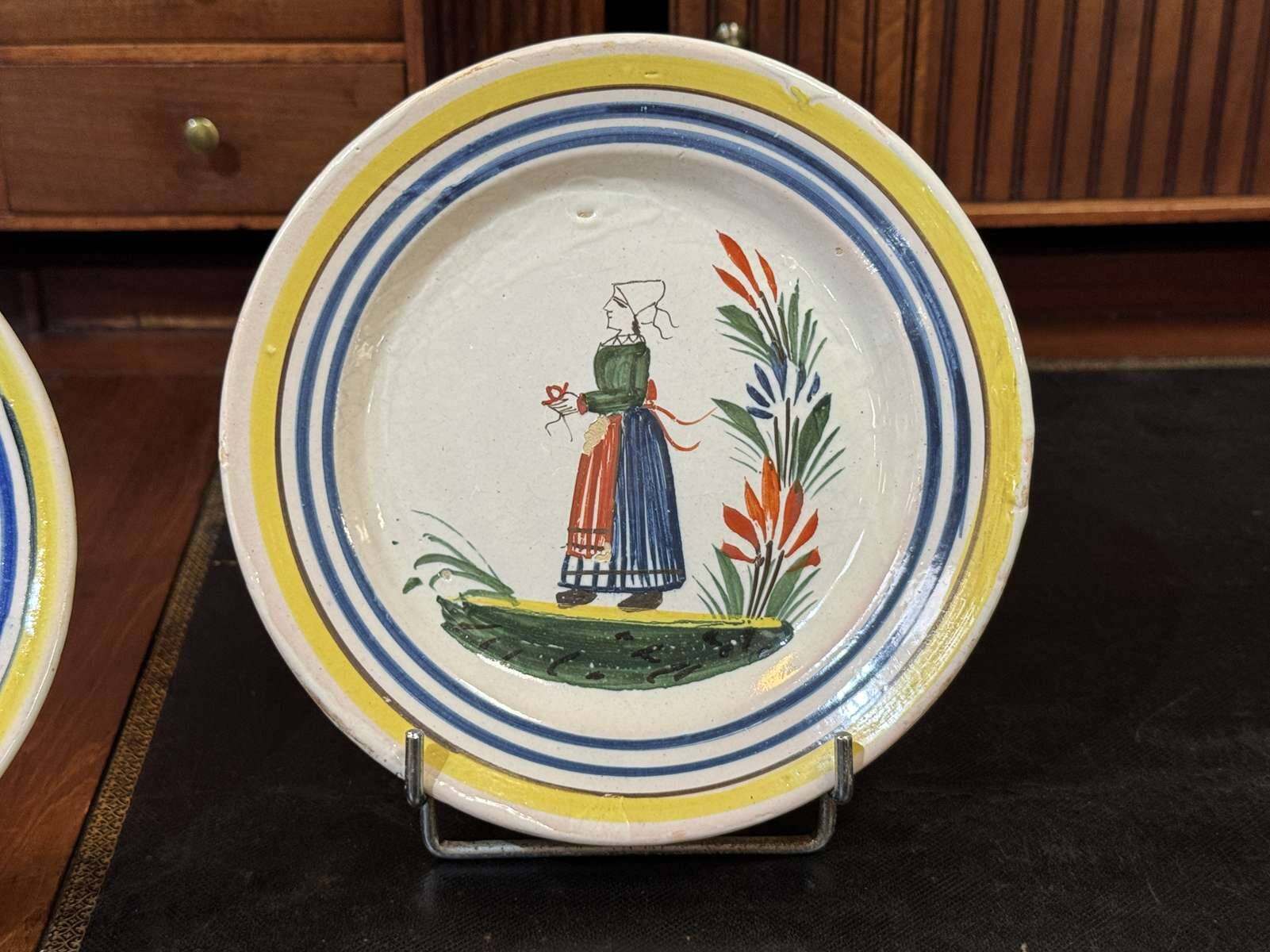 Pair of Quimper earthenware plates from the 1930s - D=17.5cm