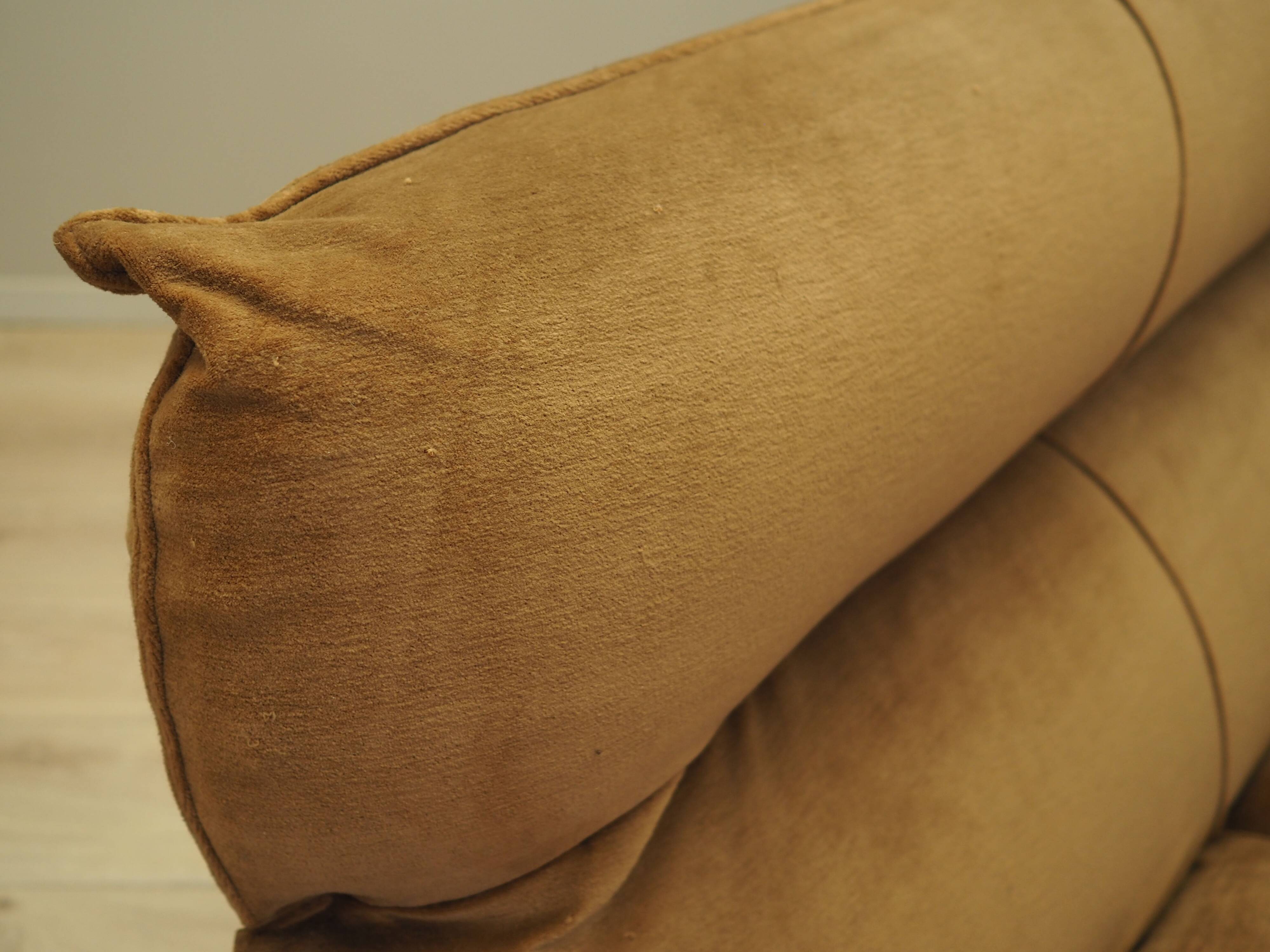 Brown velvet sofa, Italian design, 1970s, manufacturer: Dall'Oca