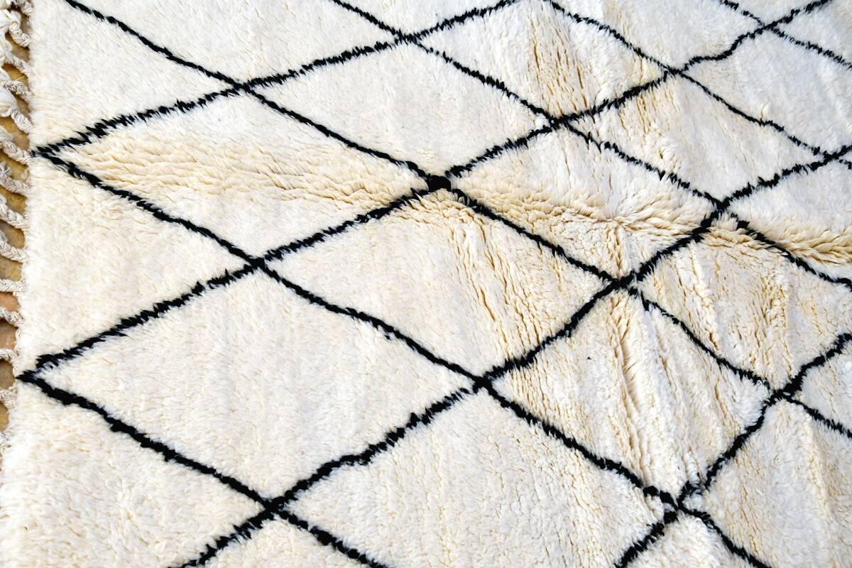 Moroccan Berber carpet Beni Ouarain with black diamonds 210 x 160 cm