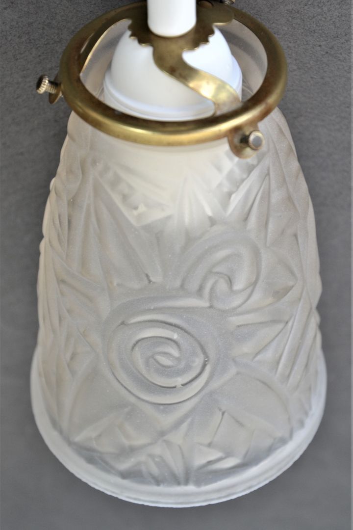 White and gold art deco wall lamp