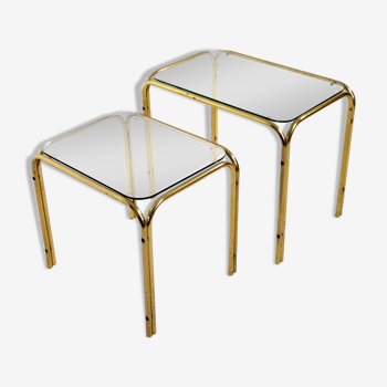 Deux tables gigognes en verre et métal doré