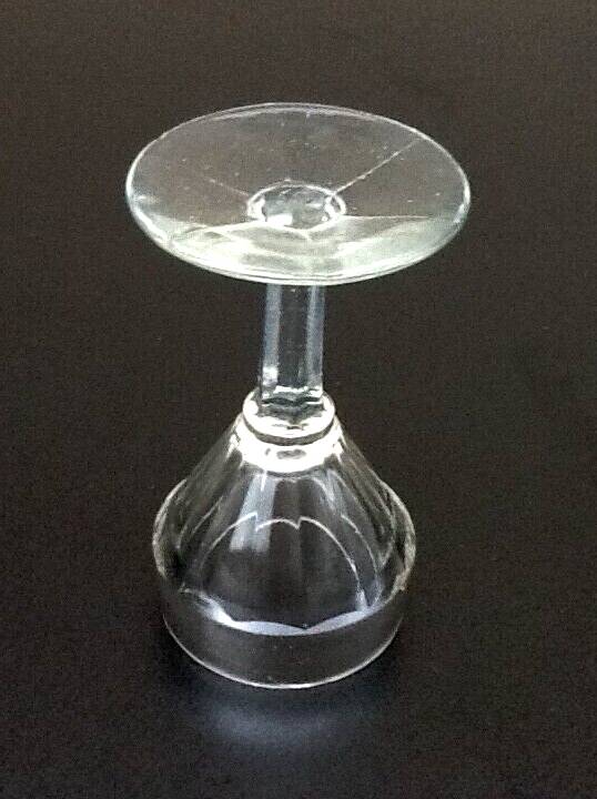 2 bistrot stemmed glasses transparent faceted glass