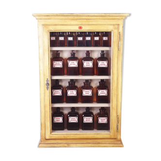 Armoire de pharmacie avec ces flacons 1972