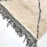 Moroccan Berber carpet Beni Ouarain with black diamonds 3,05x2.09m