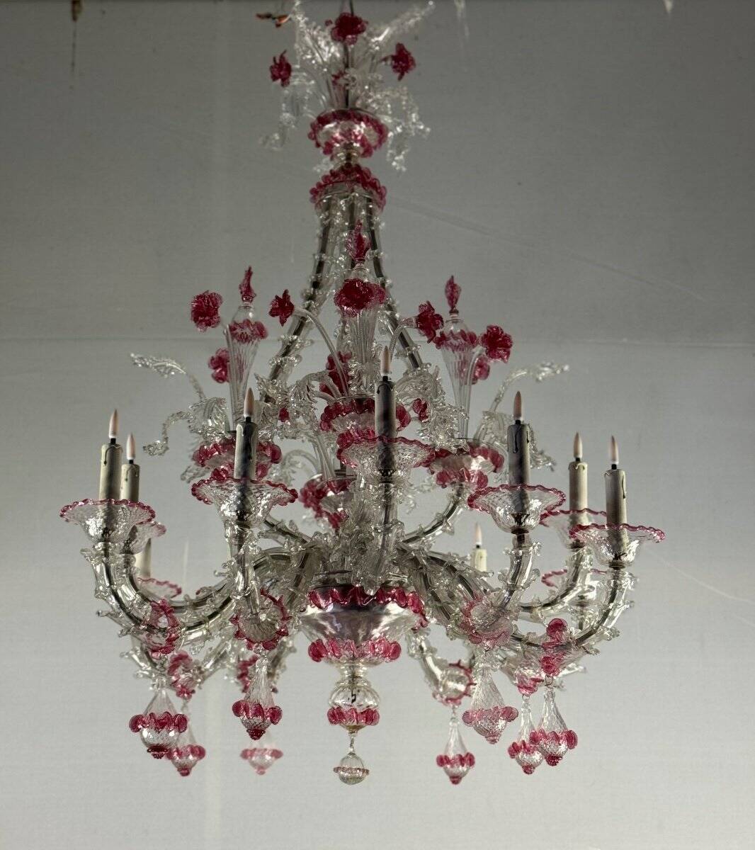 Rezzonico Venetian chandelier in colorless and red Venetian glass, circa 1920
