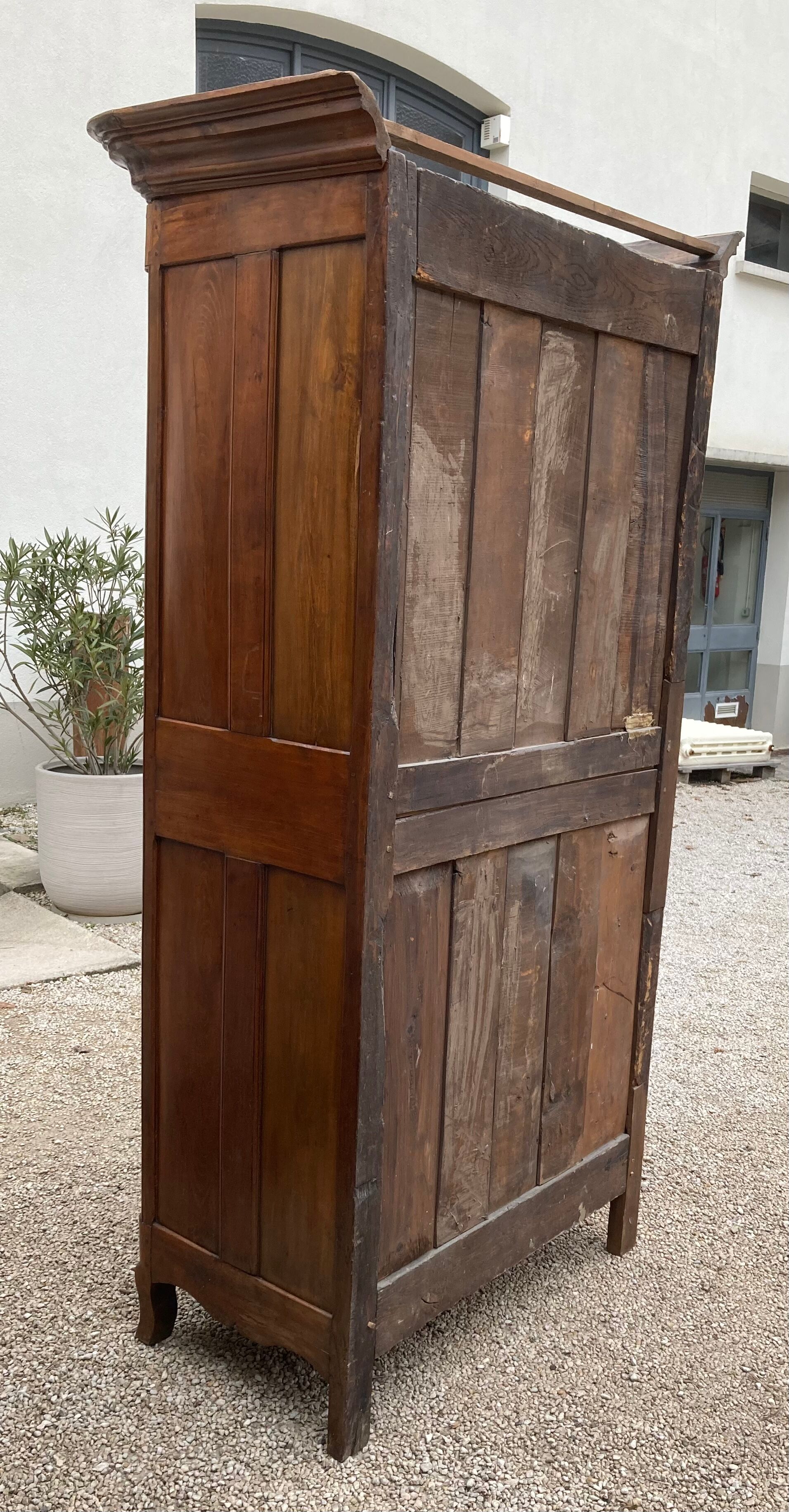 Bonnetière Louis XV in solid cherry tree chevillé nineteenth century (delivery possible)