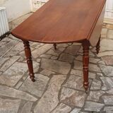 Round oval table with solid cherry leaves, 19th century
