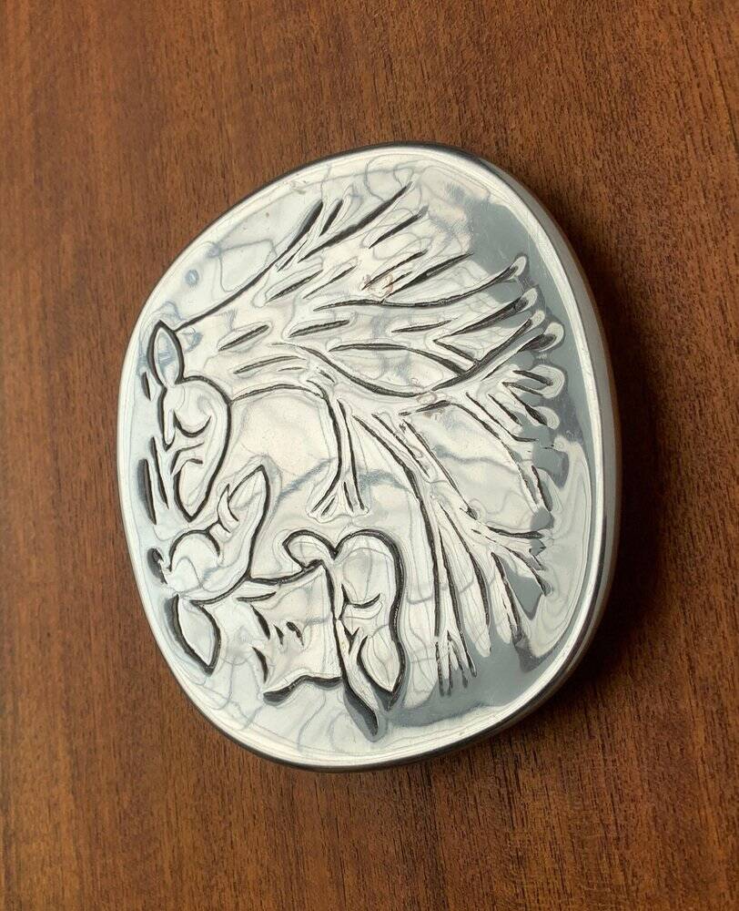 Vintage Canadian metal bowl with beaver decoration by Hoselton.