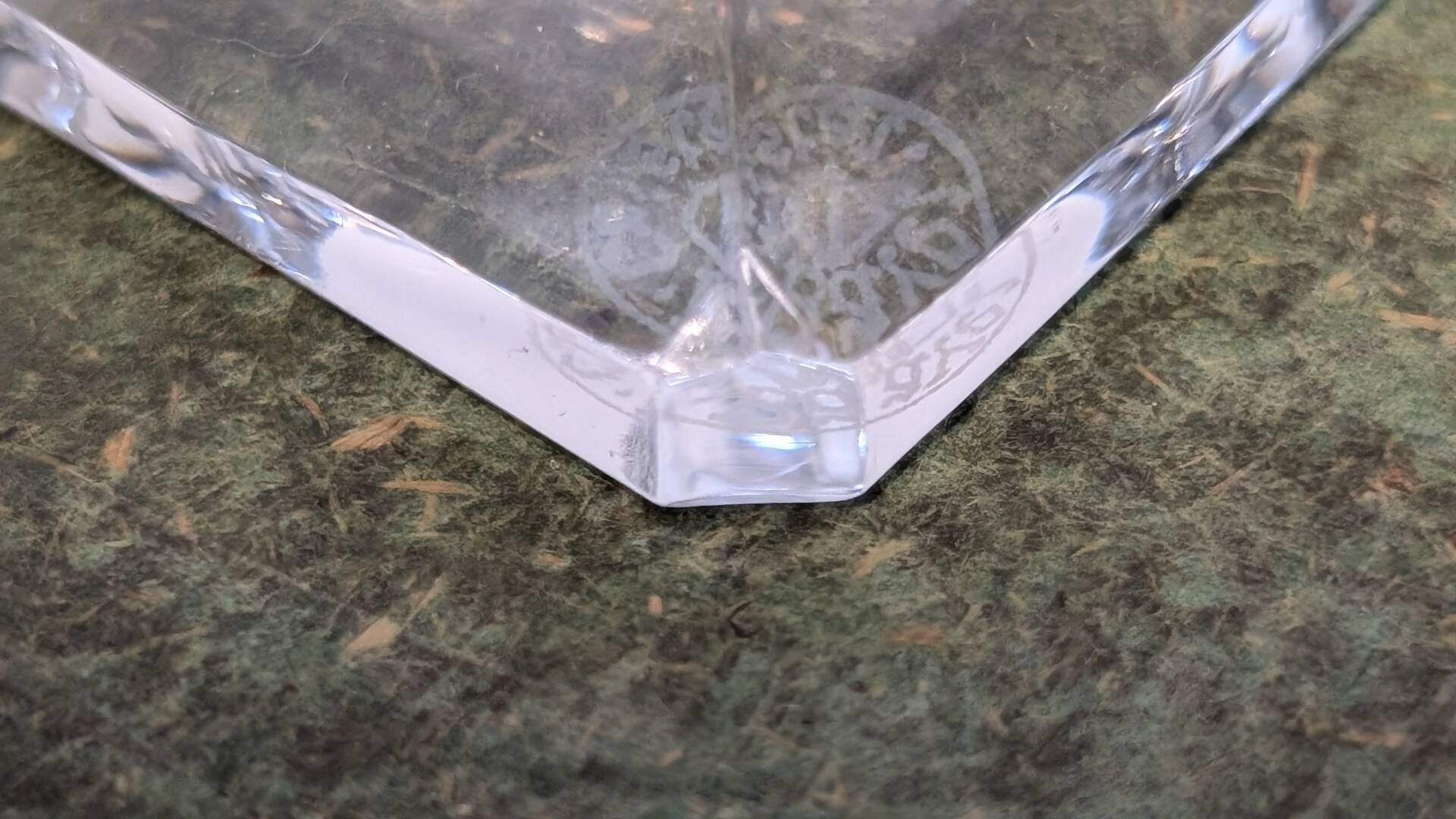 Pair of Bayel crystal flower vases – 24 cm – square bases