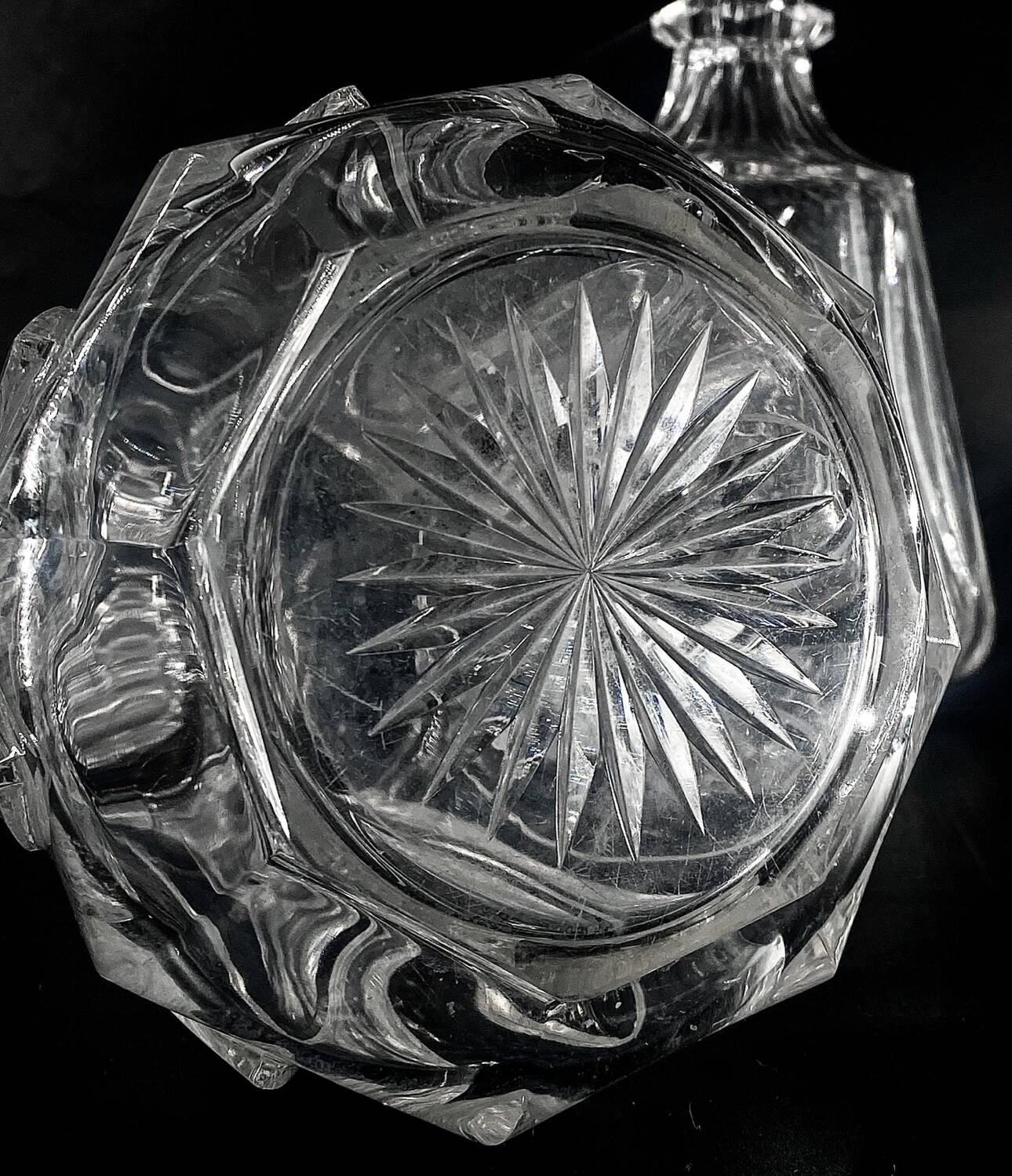 Two Le Creusot wine carafes (Baccarat) 19th century. Leaves