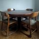 Extendable round table on central support