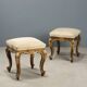 Paire de tabourets éclectiques anciens en bois sculpté et doré, XIXe siècle
