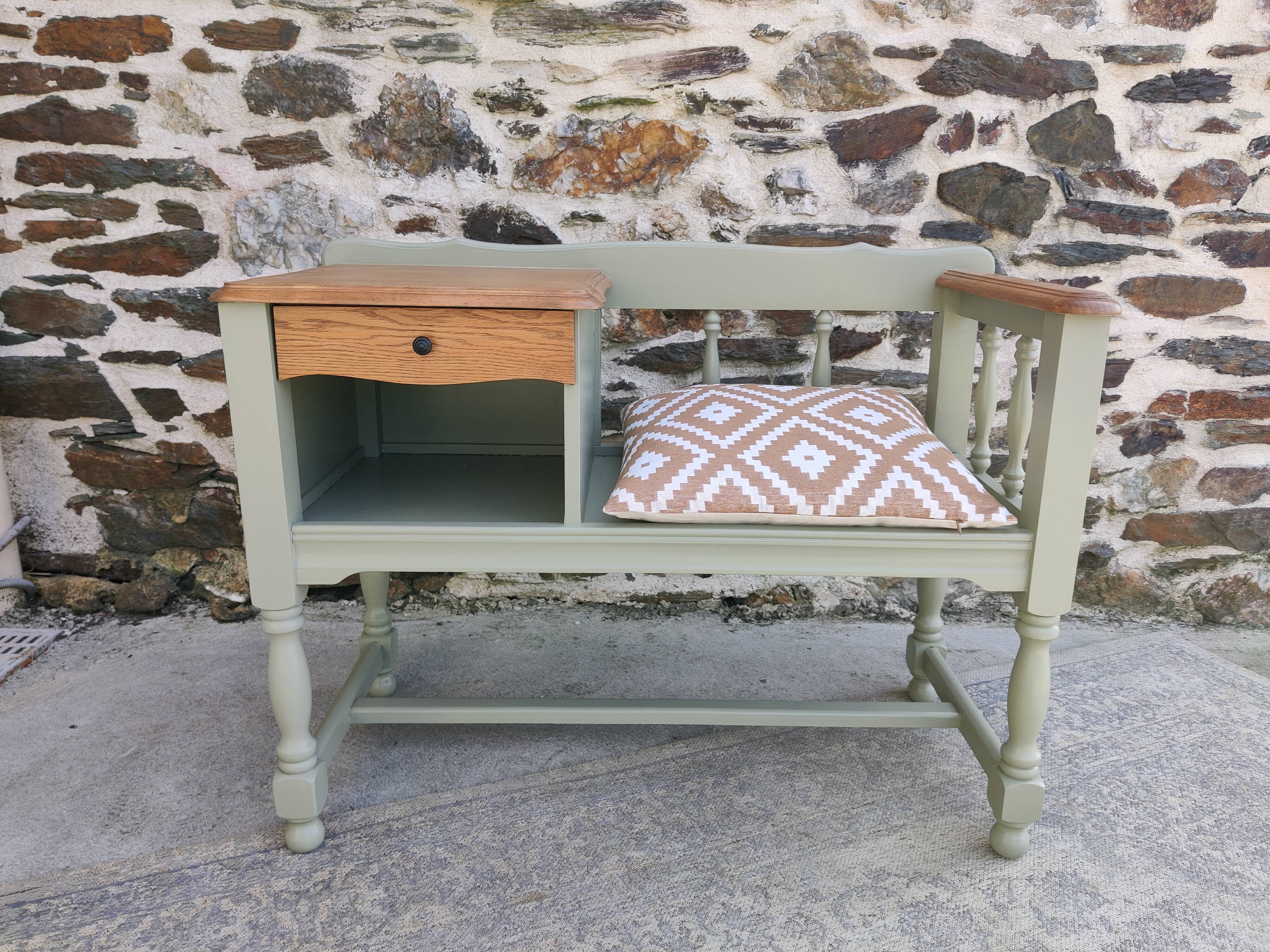 Entrance bench