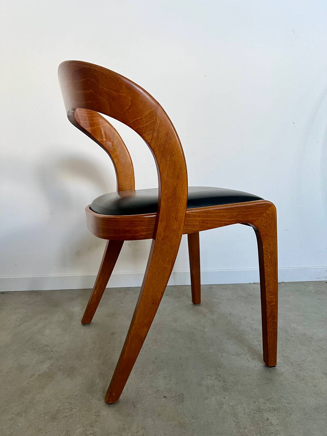 Lot 4 chairs in curved wood and leather design Baumann gondola model 60s vintage