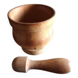 mortier en bois avec pilon