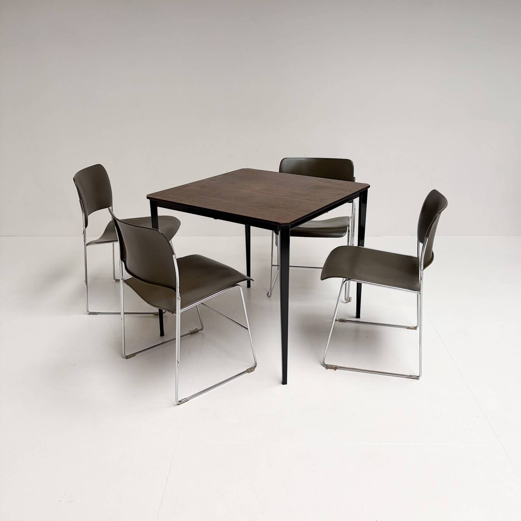Set of 6 stacking chairs by David Rowland for HOWE, 1968