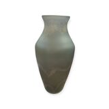 Grand vase en verre, Trait d'Union, teintes gris vert, décor de vase sablée, élégant et chic