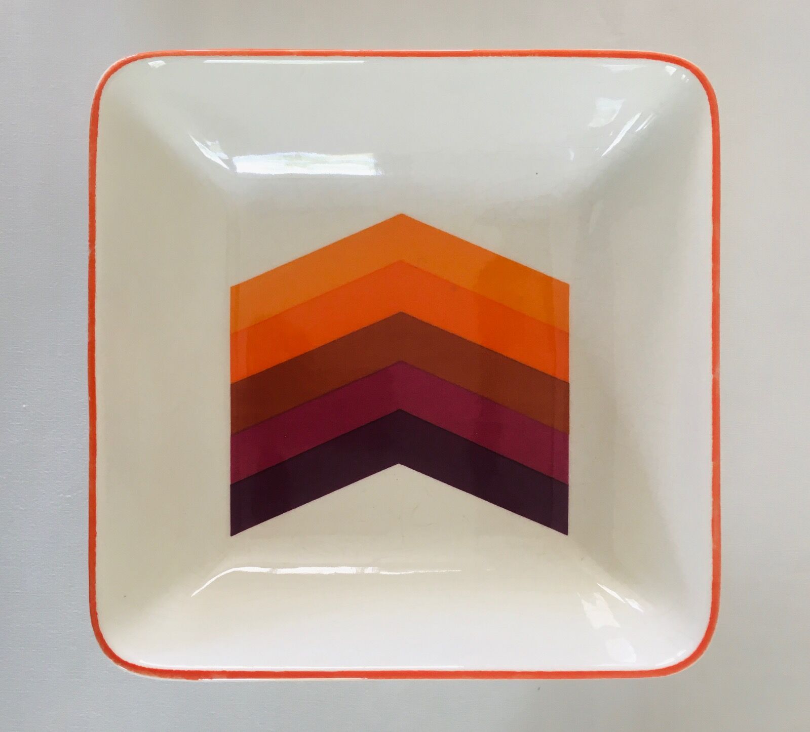 Gien service in enamelled porcelain modèle "arrows" 70s