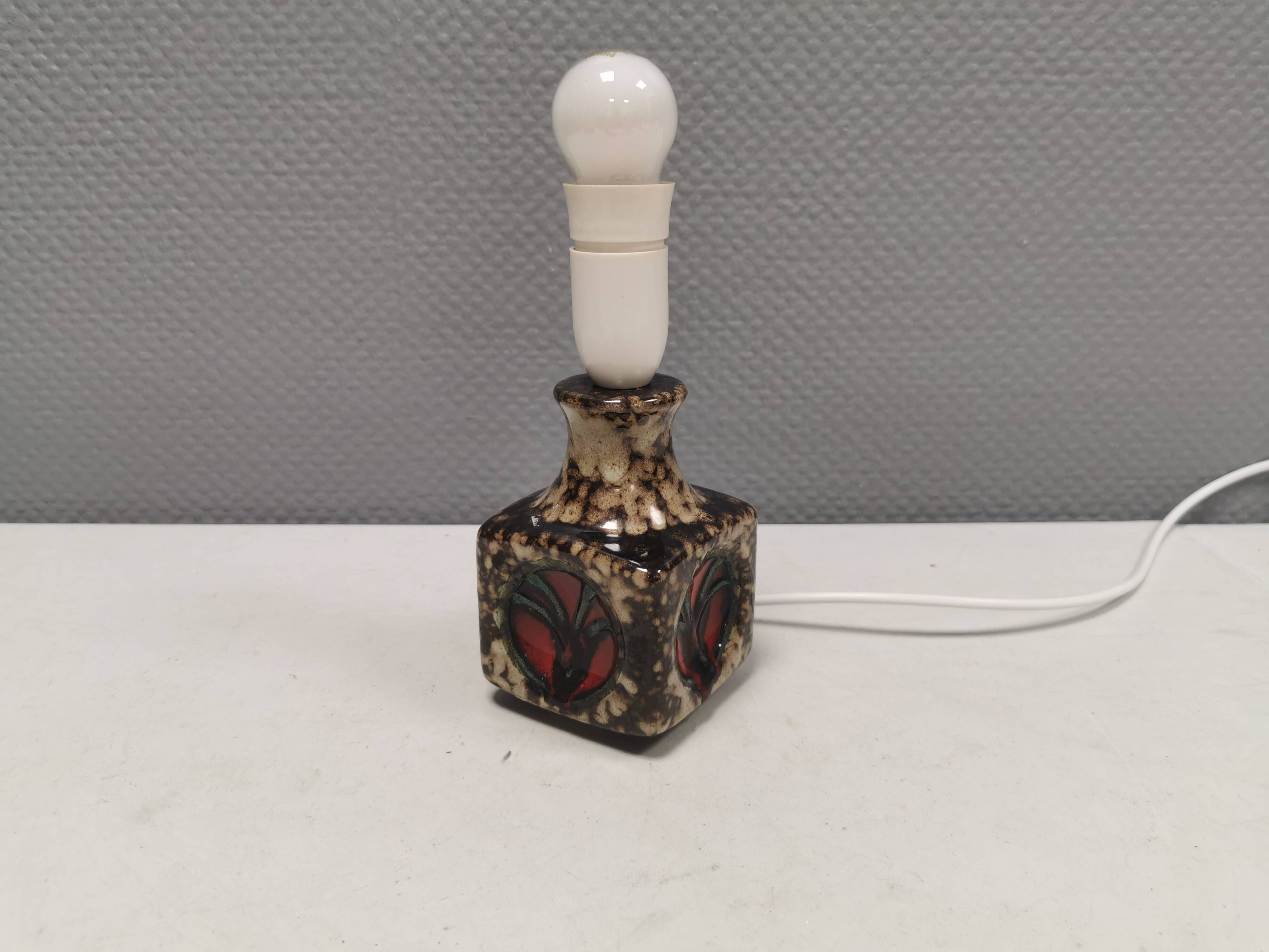 Small delicious ceramic table lamp, Danish and estimated from the 1970s.