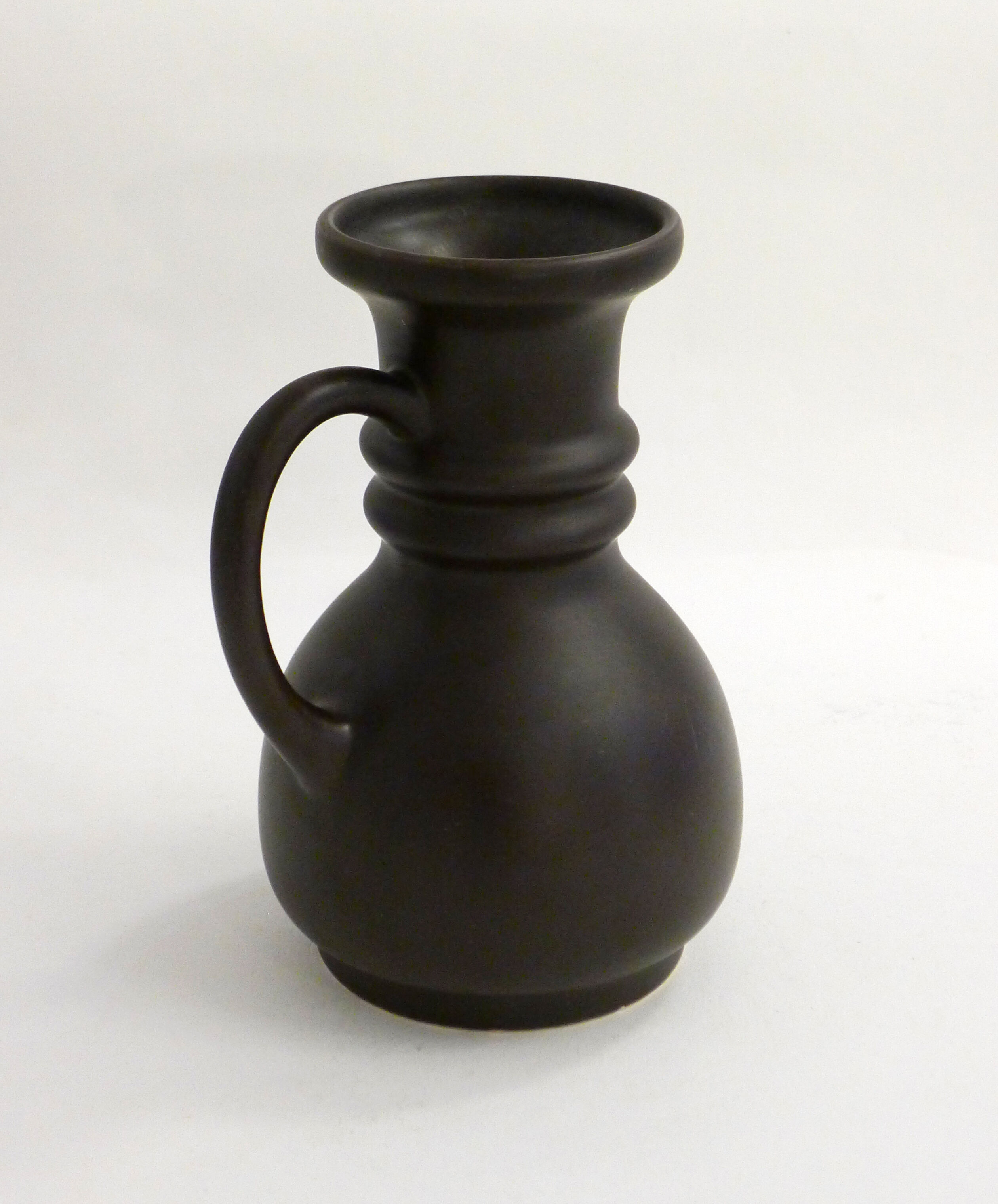 Small vase pitcher matte, by Gouda Holland