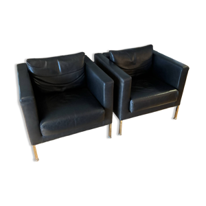 Paire de fauteuils en cuir noir