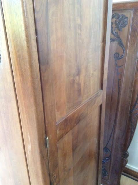 Armoire en noyer ancienne