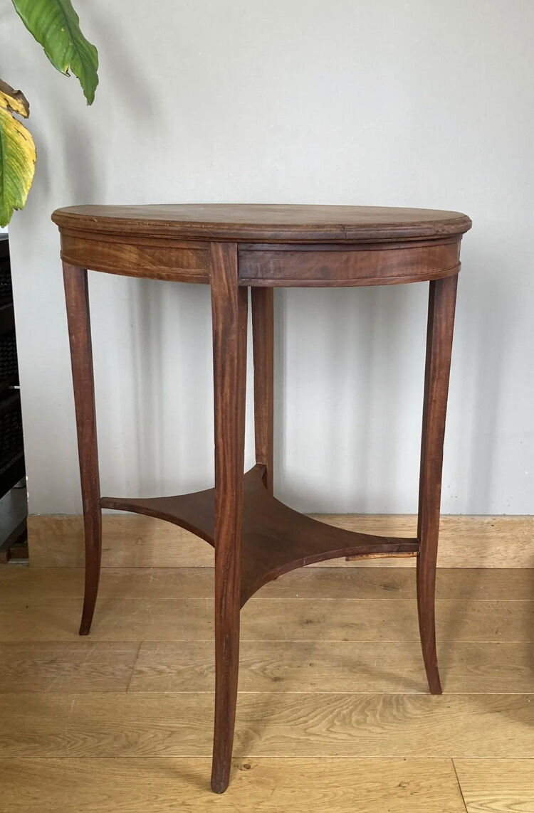 Oval Art Deco pedestal table in oak early twentieth century