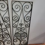 Paire de grilles en fer forgé