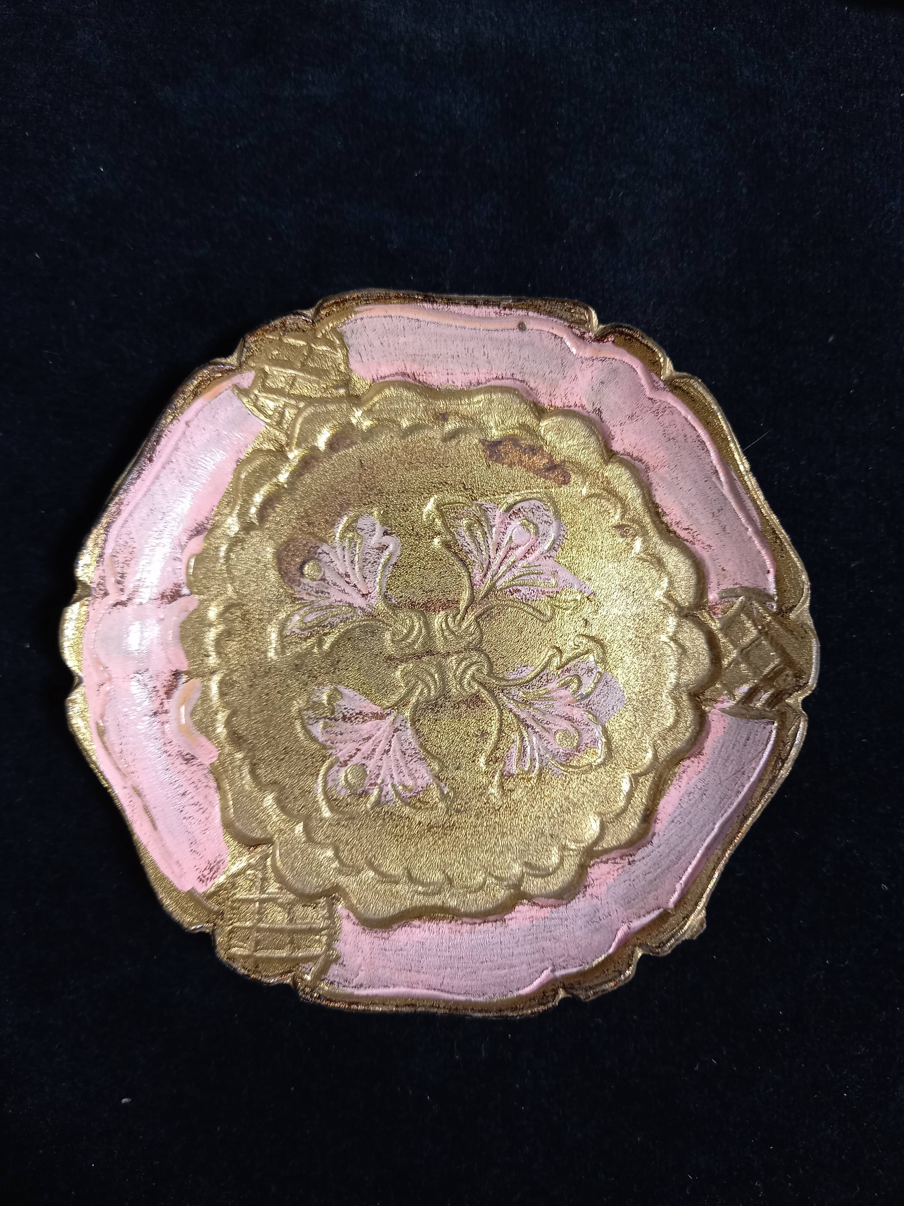 Five florentine gilded wooden coasters