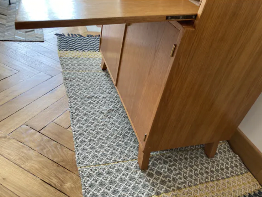 Secretary compass feet