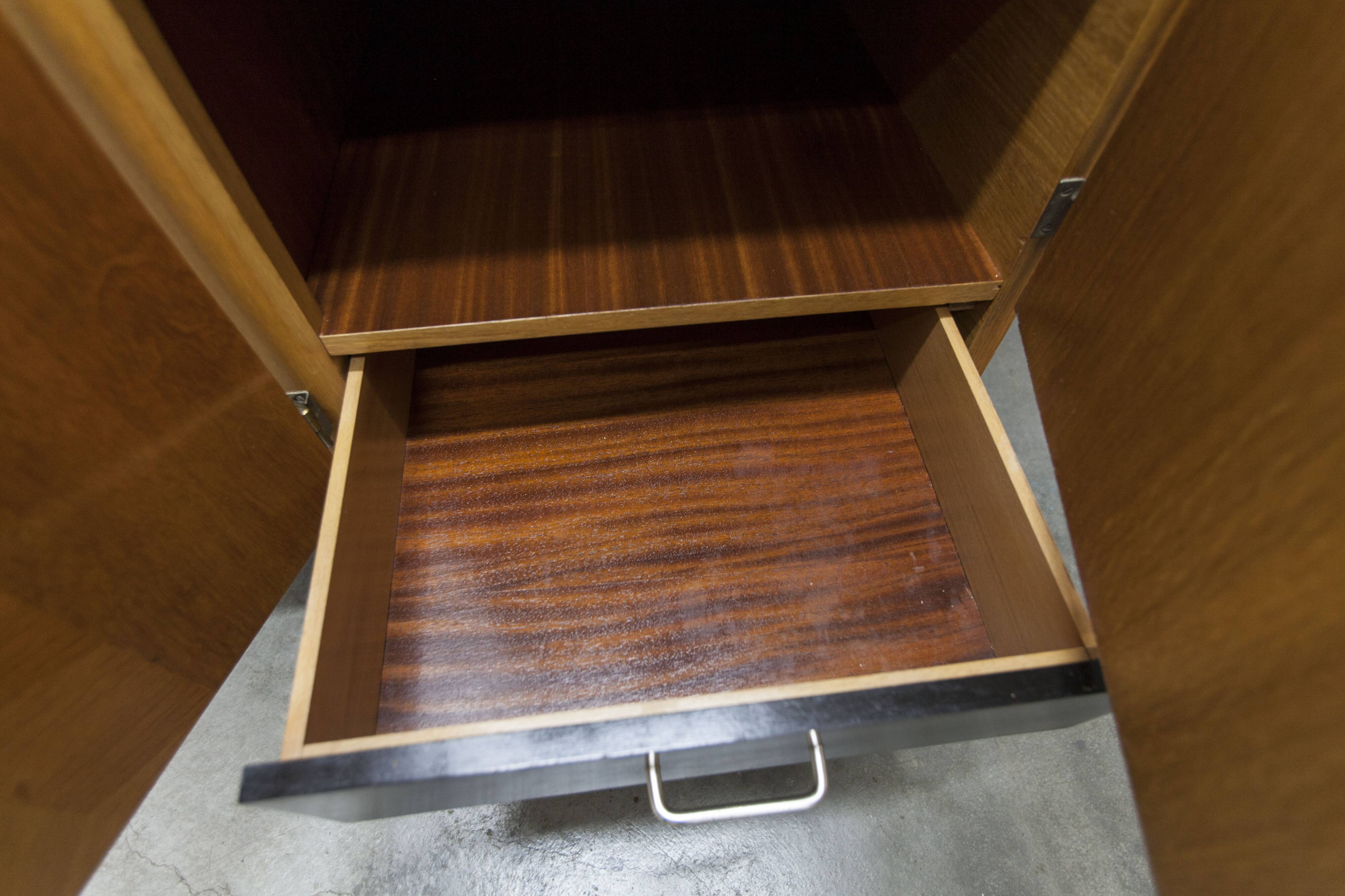 Armoire Française pieds compas 3 portes 1 miroir 27*130 et 1 t