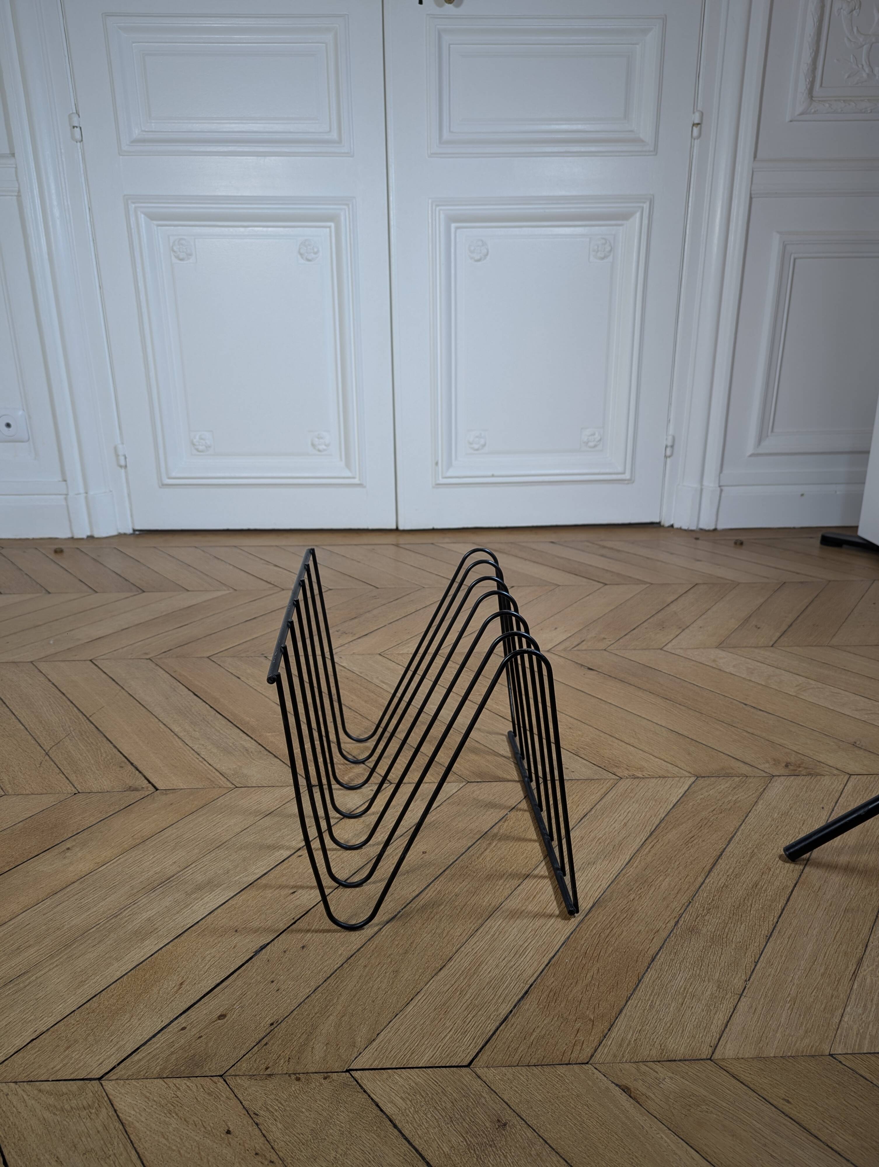 Magazine rack or record holder “Z” by François Arnal, Vintage design from the 1960s